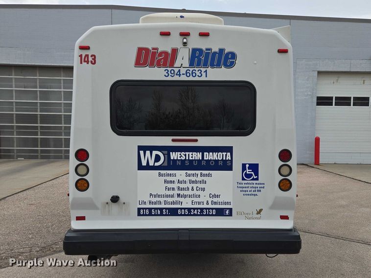 image for item ER1508 2014 Chevrolet Aerotech 4500 Express shuttle bus