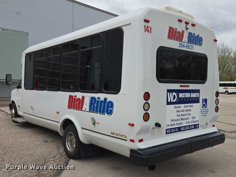 image for item ER1508 2014 Chevrolet Aerotech 4500 Express shuttle bus