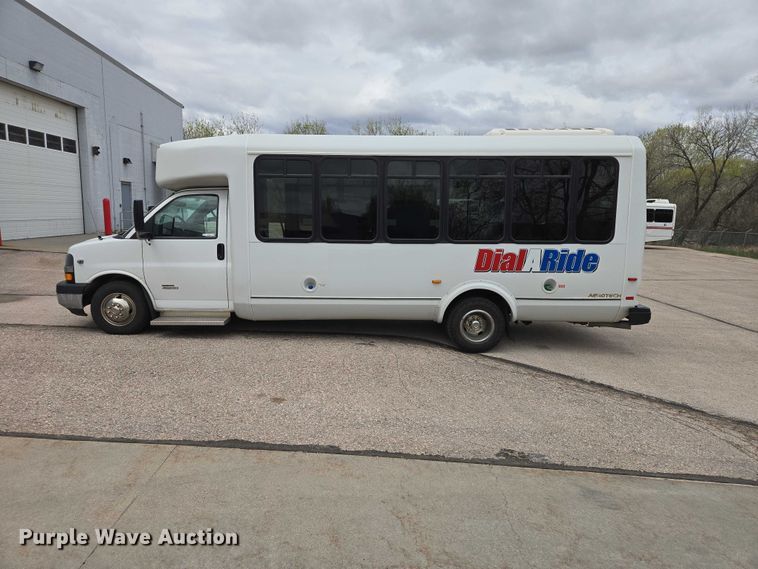 image for item ER1508 2014 Chevrolet Aerotech 4500 Express shuttle bus