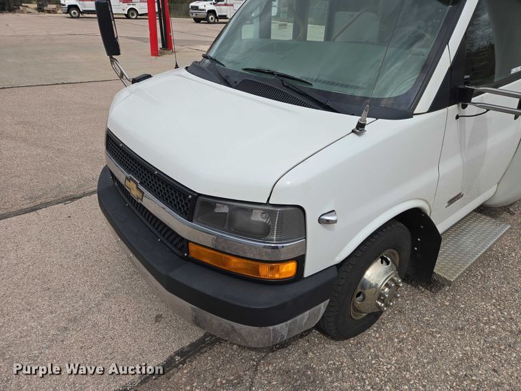 image for item ER1508 2014 Chevrolet Aerotech 4500 Express shuttle bus