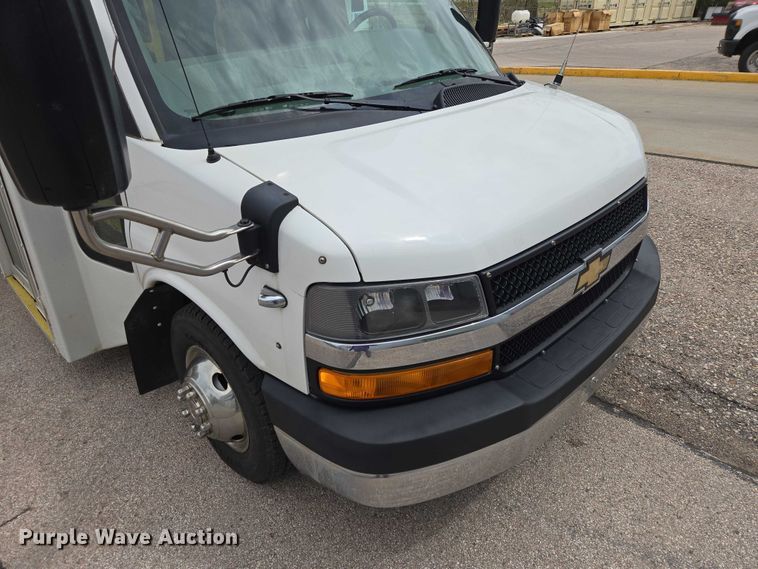 image for item ER1508 2014 Chevrolet Aerotech 4500 Express shuttle bus