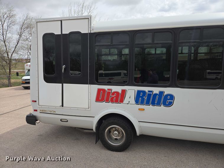 image for item ER1508 2014 Chevrolet Aerotech 4500 Express shuttle bus