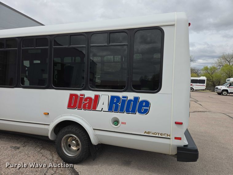 image for item ER1508 2014 Chevrolet Aerotech 4500 Express shuttle bus