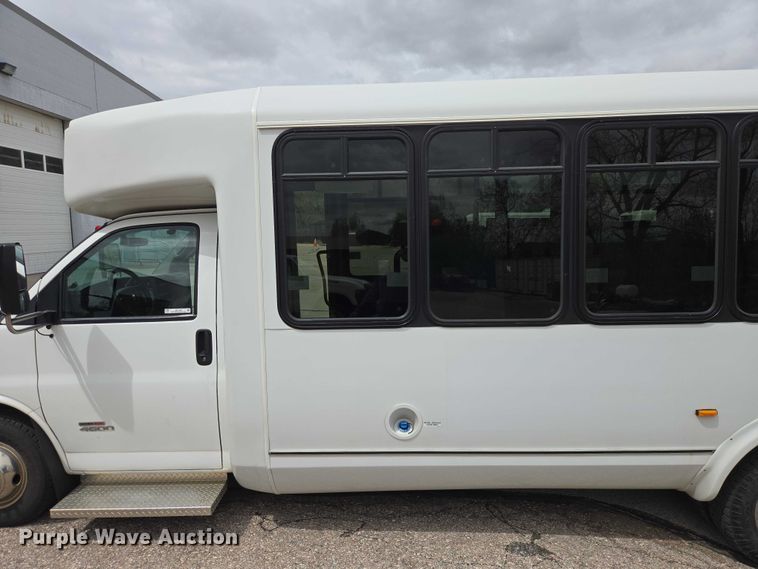image for item ER1508 2014 Chevrolet Aerotech 4500 Express shuttle bus