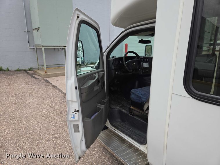 image for item ER1508 2014 Chevrolet Aerotech 4500 Express shuttle bus