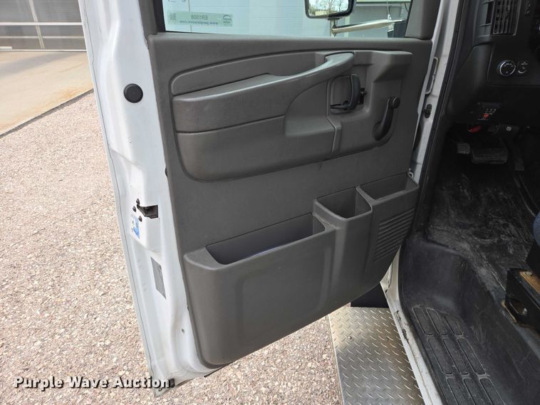 image for item ER1508 2014 Chevrolet Aerotech 4500 Express shuttle bus