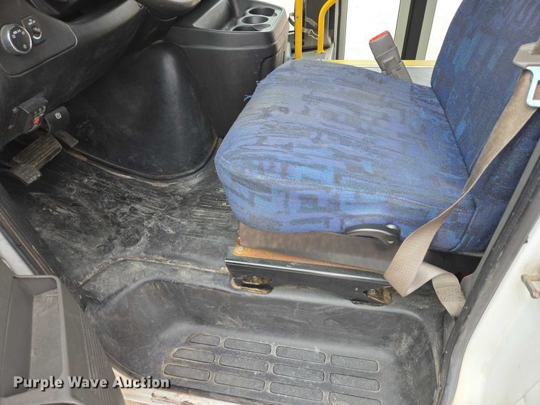 image for item ER1508 2014 Chevrolet Aerotech 4500 Express shuttle bus