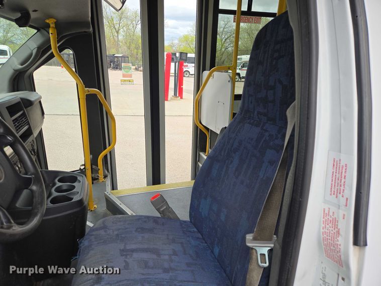 image for item ER1508 2014 Chevrolet Aerotech 4500 Express shuttle bus