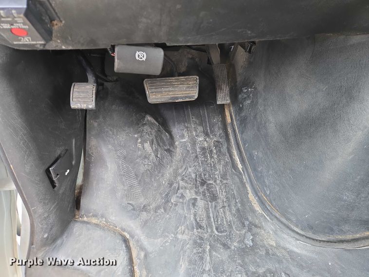 image for item ER1508 2014 Chevrolet Aerotech 4500 Express shuttle bus