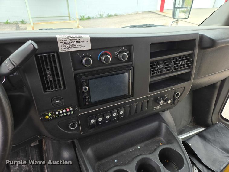 image for item ER1508 2014 Chevrolet Aerotech 4500 Express shuttle bus