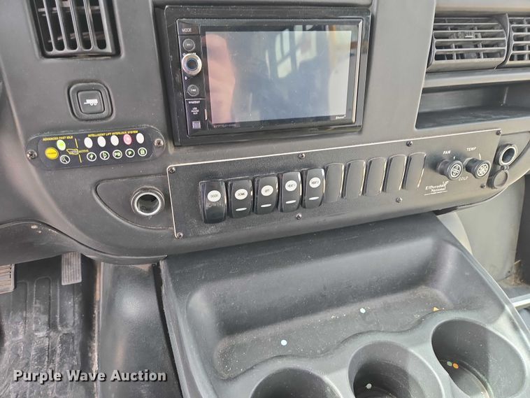 image for item ER1508 2014 Chevrolet Aerotech 4500 Express shuttle bus