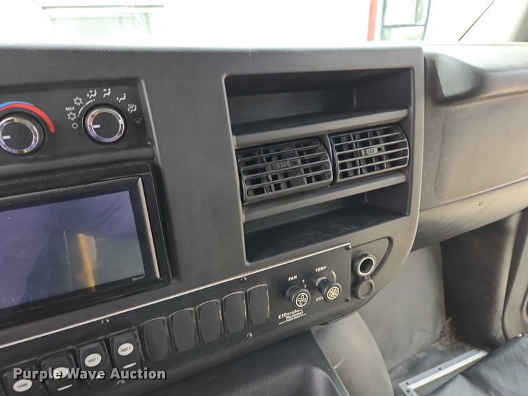 image for item ER1508 2014 Chevrolet Aerotech 4500 Express shuttle bus