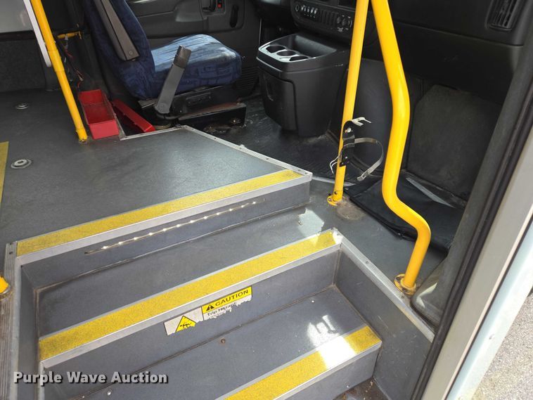 image for item ER1508 2014 Chevrolet Aerotech 4500 Express shuttle bus
