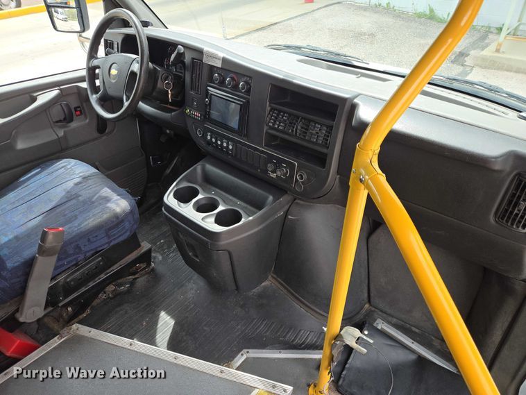 image for item ER1508 2014 Chevrolet Aerotech 4500 Express shuttle bus