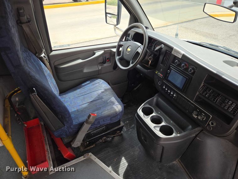 image for item ER1508 2014 Chevrolet Aerotech 4500 Express shuttle bus