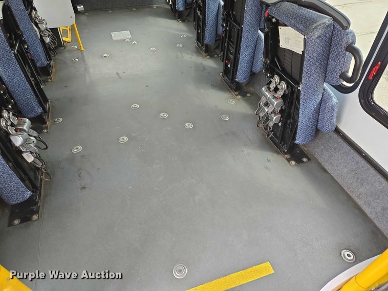 image for item ER1508 2014 Chevrolet Aerotech 4500 Express shuttle bus
