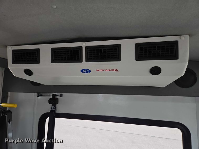 image for item ER1508 2014 Chevrolet Aerotech 4500 Express shuttle bus