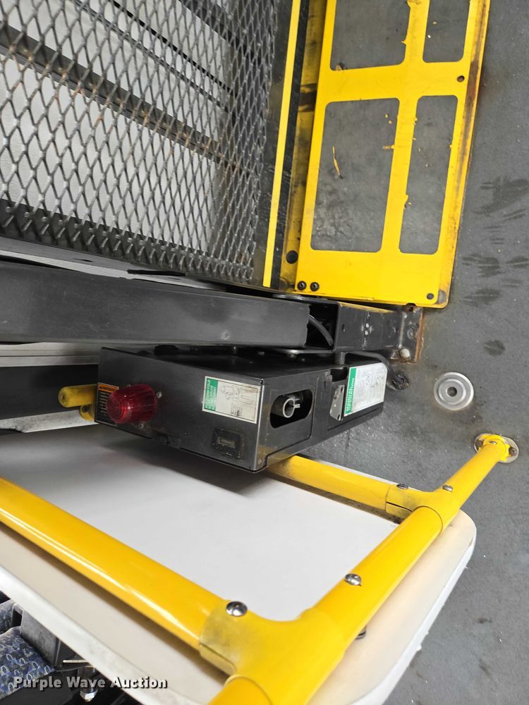 image for item ER1508 2014 Chevrolet Aerotech 4500 Express shuttle bus