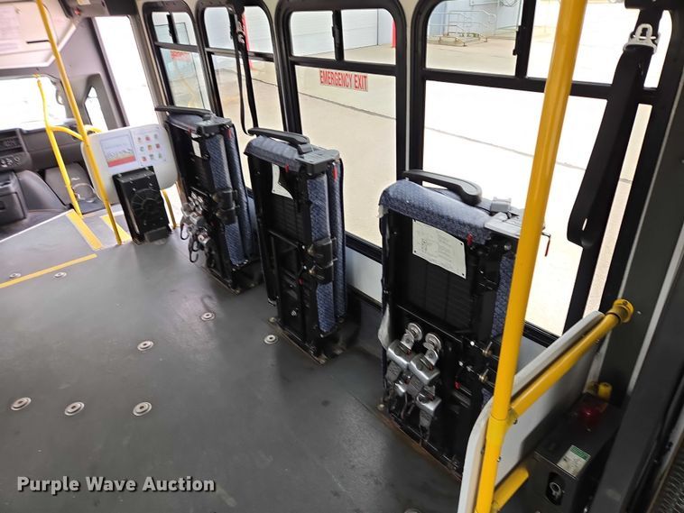 image for item ER1508 2014 Chevrolet Aerotech 4500 Express shuttle bus
