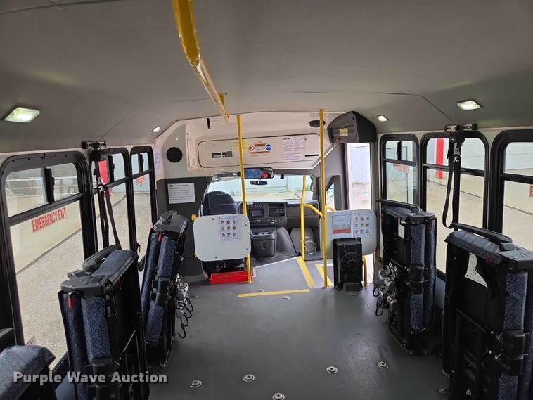 image for item ER1508 2014 Chevrolet Aerotech 4500 Express shuttle bus