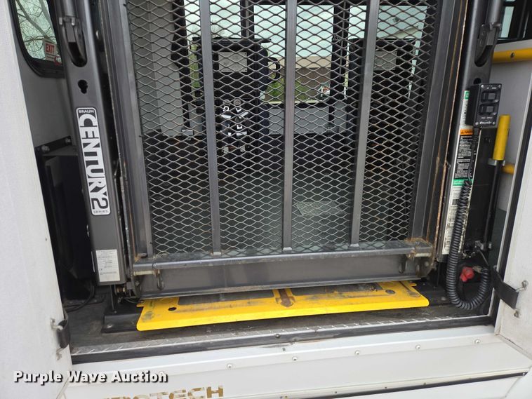 image for item ER1508 2014 Chevrolet Aerotech 4500 Express shuttle bus