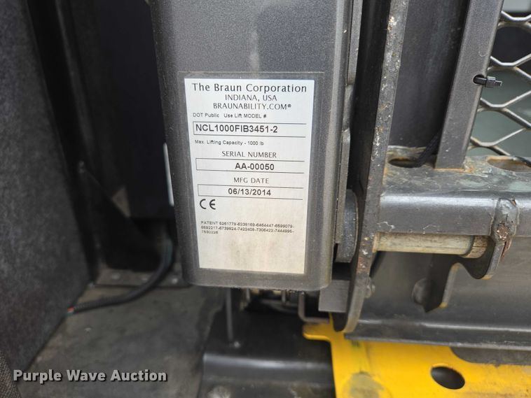 image for item ER1508 2014 Chevrolet Aerotech 4500 Express shuttle bus