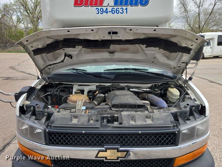 image for item ER1508 2014 Chevrolet Aerotech 4500 Express shuttle bus