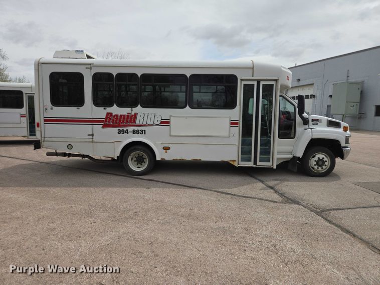 image for item ER1509 2008 GMC Glaval C4500 shuttle bus