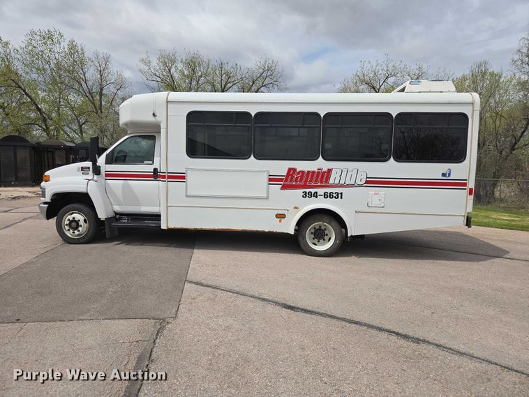 image for item ER1509 2008 GMC Glaval C4500 shuttle bus