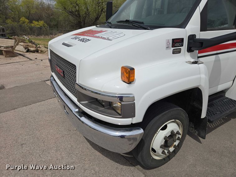 image for item ER1509 2008 GMC Glaval C4500 shuttle bus