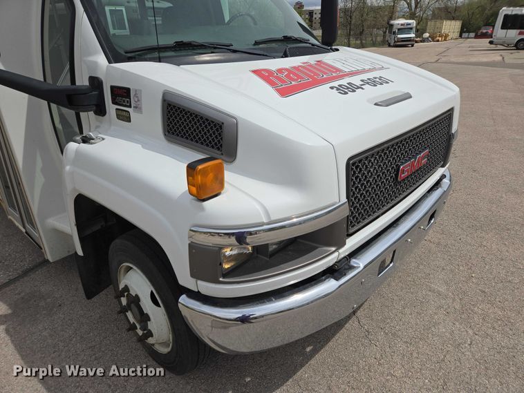 image for item ER1509 2008 GMC Glaval C4500 shuttle bus