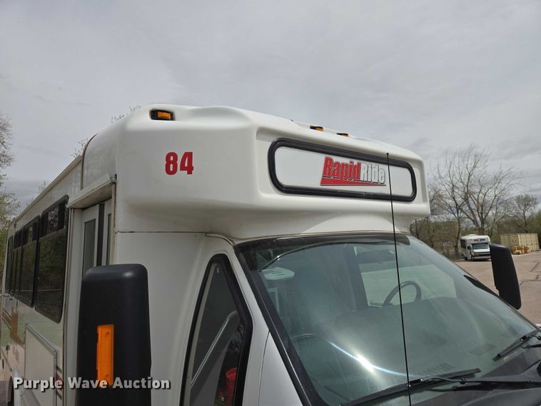 image for item ER1509 2008 GMC Glaval C4500 shuttle bus