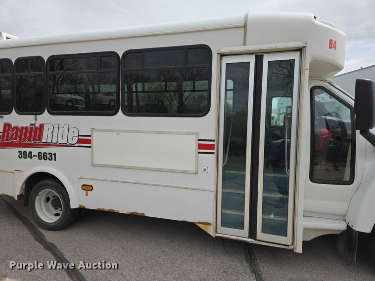 image for item ER1509 2008 GMC Glaval C4500 shuttle bus