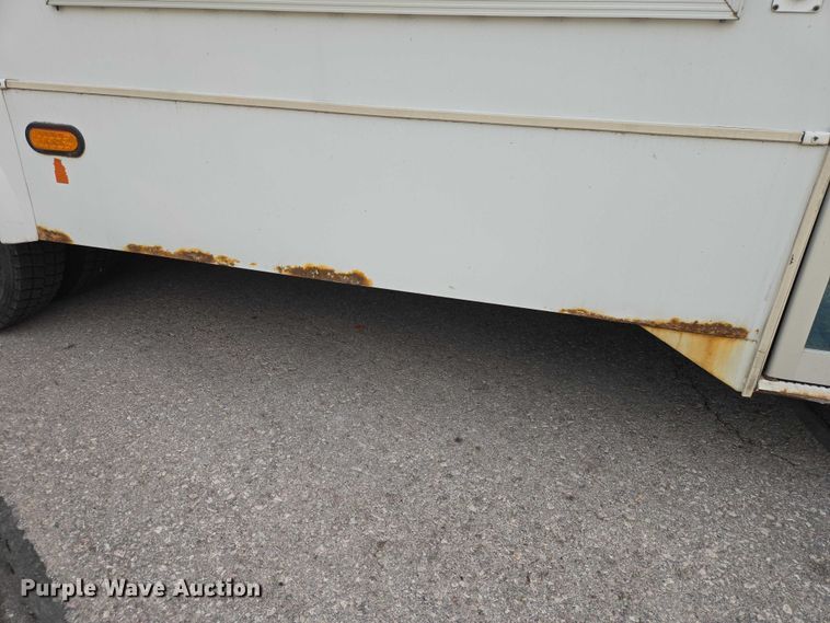 image for item ER1509 2008 GMC Glaval C4500 shuttle bus