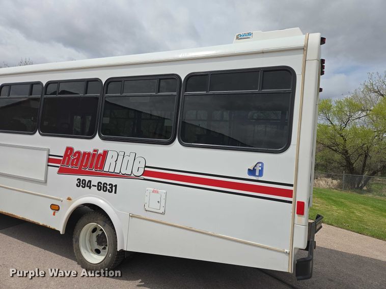 image for item ER1509 2008 GMC Glaval C4500 shuttle bus