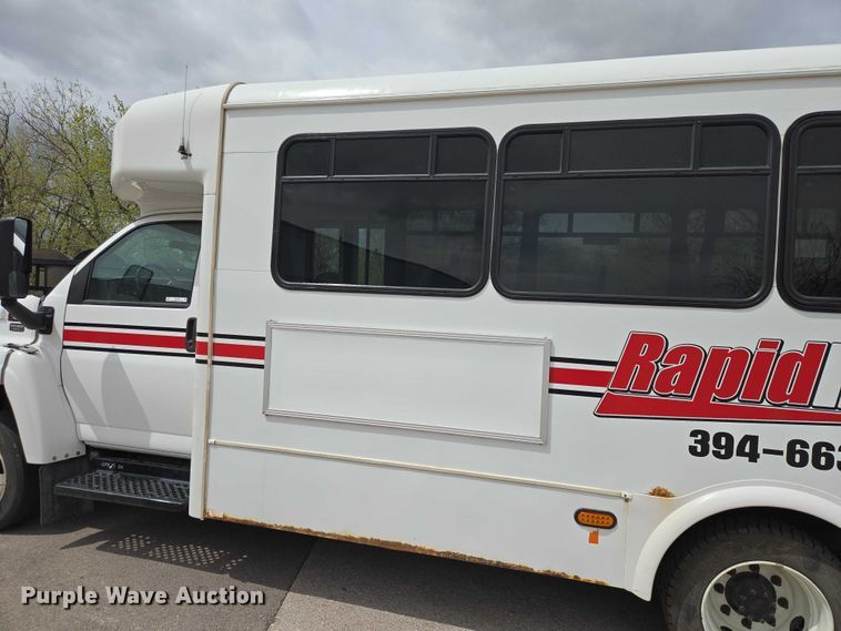 image for item ER1509 2008 GMC Glaval C4500 shuttle bus