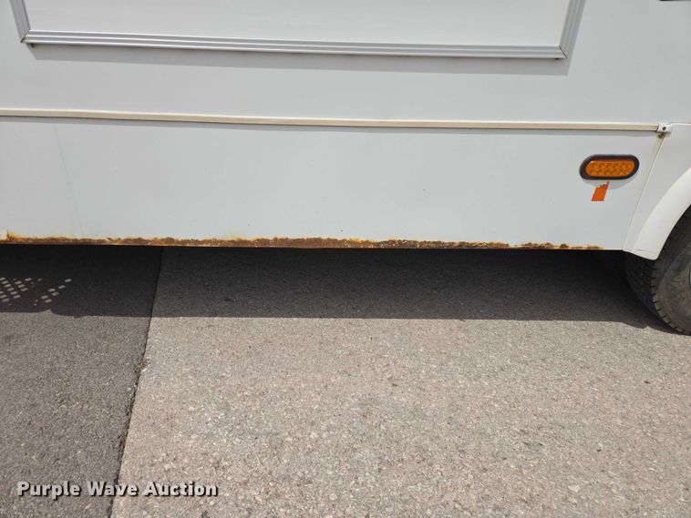 image for item ER1509 2008 GMC Glaval C4500 shuttle bus