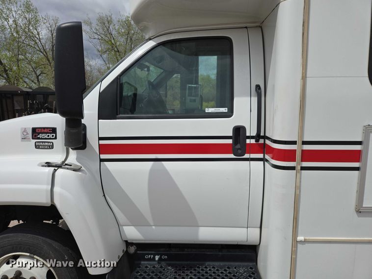 image for item ER1509 2008 GMC Glaval C4500 shuttle bus