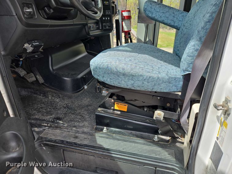 image for item ER1509 2008 GMC Glaval C4500 shuttle bus