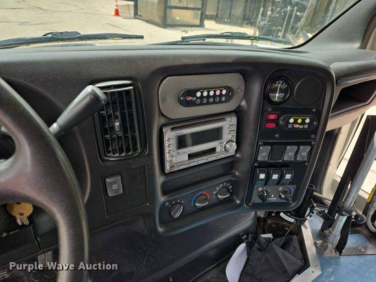 image for item ER1509 2008 GMC Glaval C4500 shuttle bus