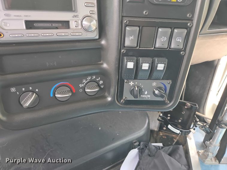 image for item ER1509 2008 GMC Glaval C4500 shuttle bus