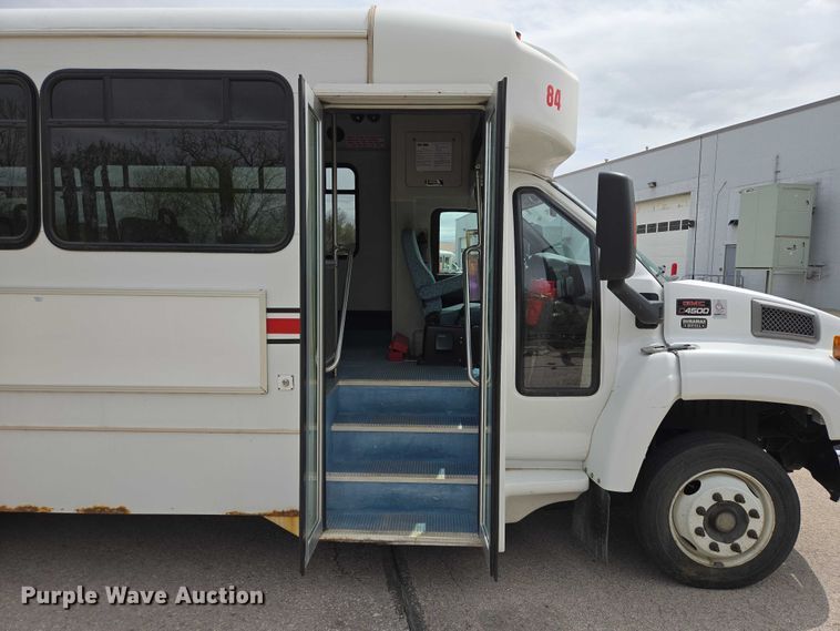 image for item ER1509 2008 GMC Glaval C4500 shuttle bus