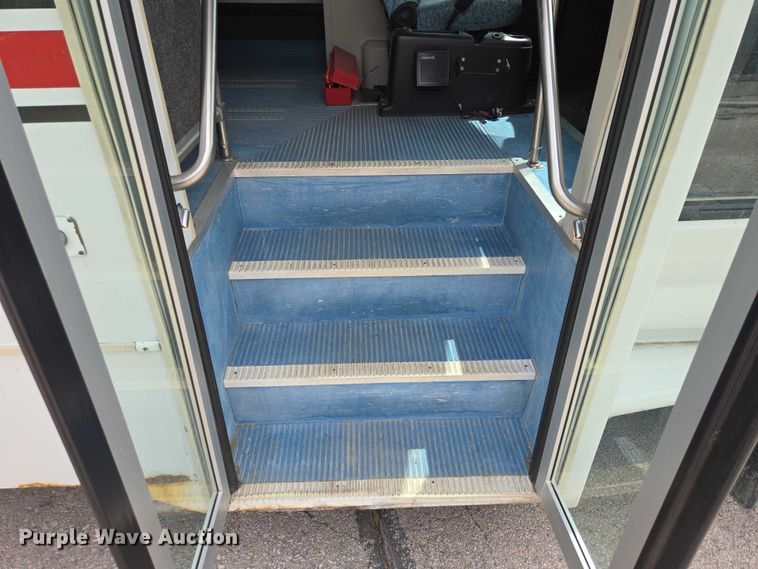 image for item ER1509 2008 GMC Glaval C4500 shuttle bus
