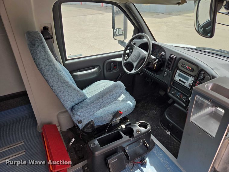 image for item ER1509 2008 GMC Glaval C4500 shuttle bus