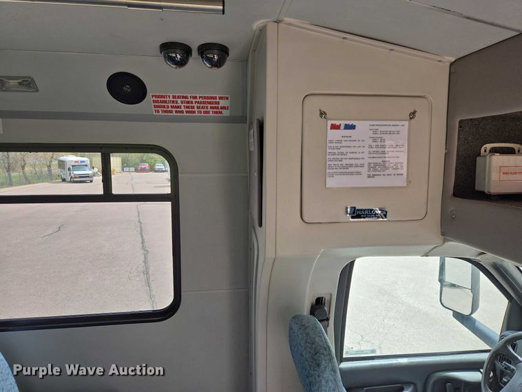 image for item ER1509 2008 GMC Glaval C4500 shuttle bus