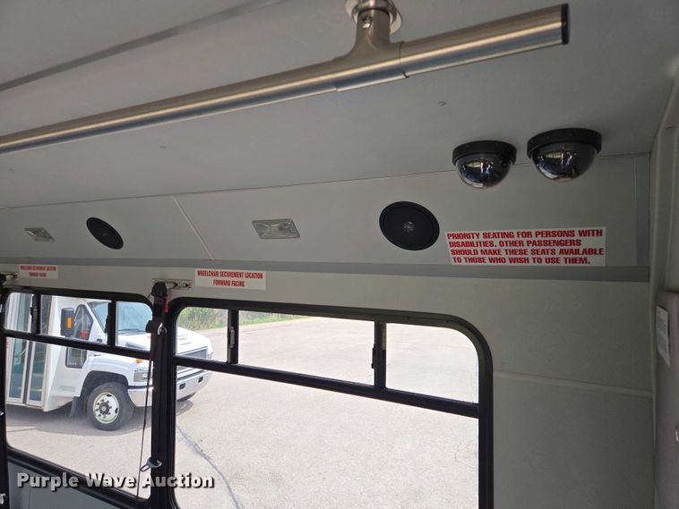 image for item ER1509 2008 GMC Glaval C4500 shuttle bus