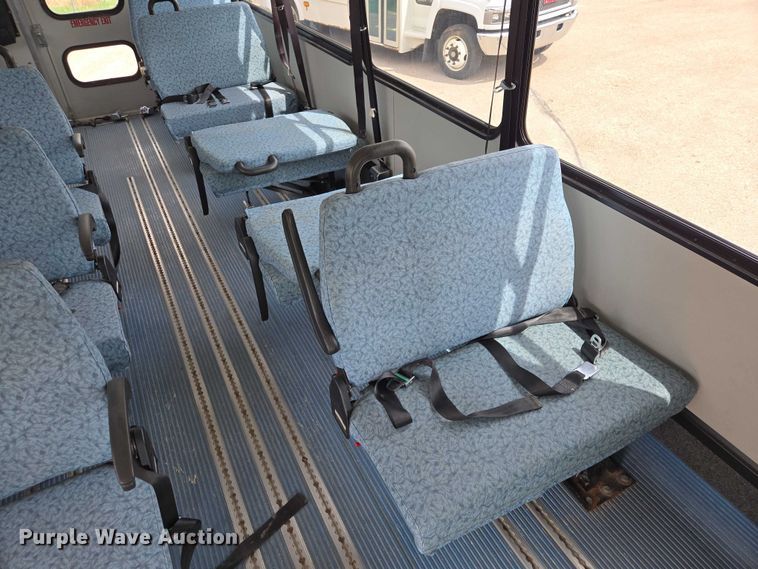 image for item ER1509 2008 GMC Glaval C4500 shuttle bus