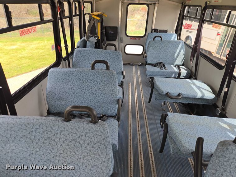 image for item ER1509 2008 GMC Glaval C4500 shuttle bus
