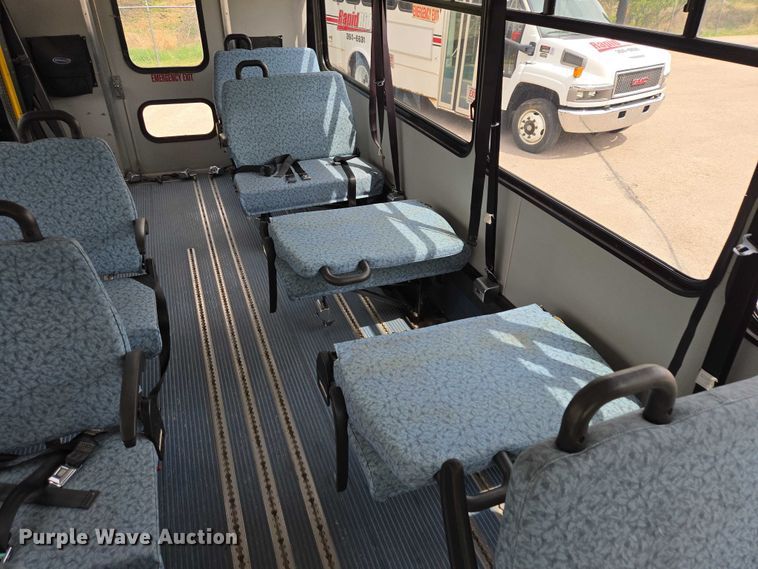 image for item ER1509 2008 GMC Glaval C4500 shuttle bus