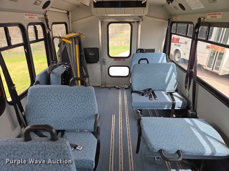 image for item ER1509 2008 GMC Glaval C4500 shuttle bus